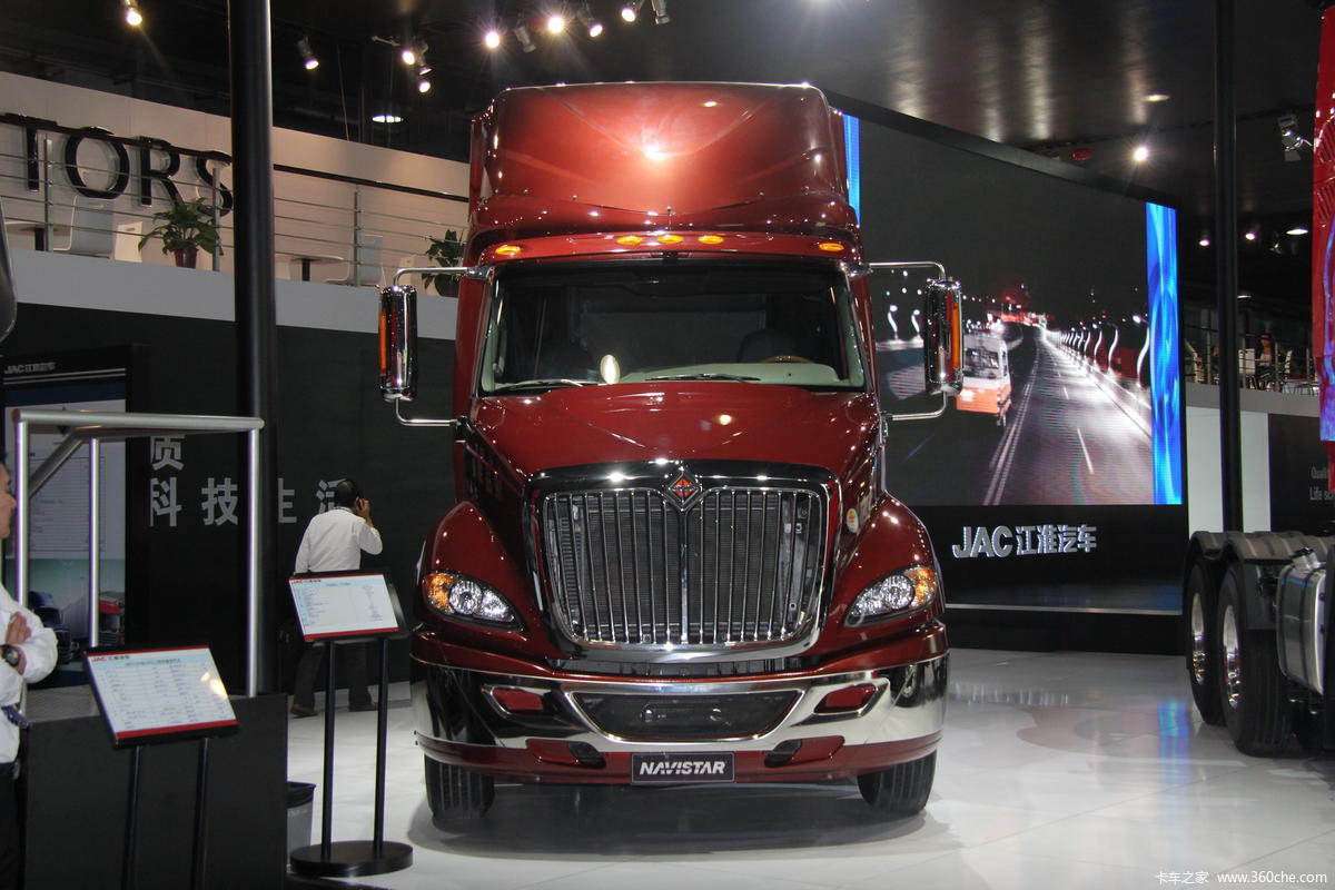 Mo te International Prostar Chrome Grille me te Mata Bug
